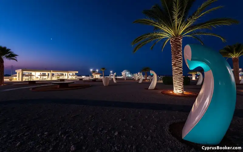 Rzeźby w Parku Rzeźb Ayia Napa zachwycają detalami, idealne miejsce na wakacje pełne atrakcji na Cyprze